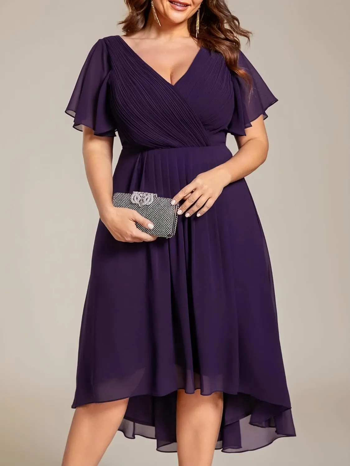 Ever-Pretty Plus Women‘s Short Sleeves V Neck A Line Chiffon Knee Length Plus Size Cocktail Dress for Curvy Women
