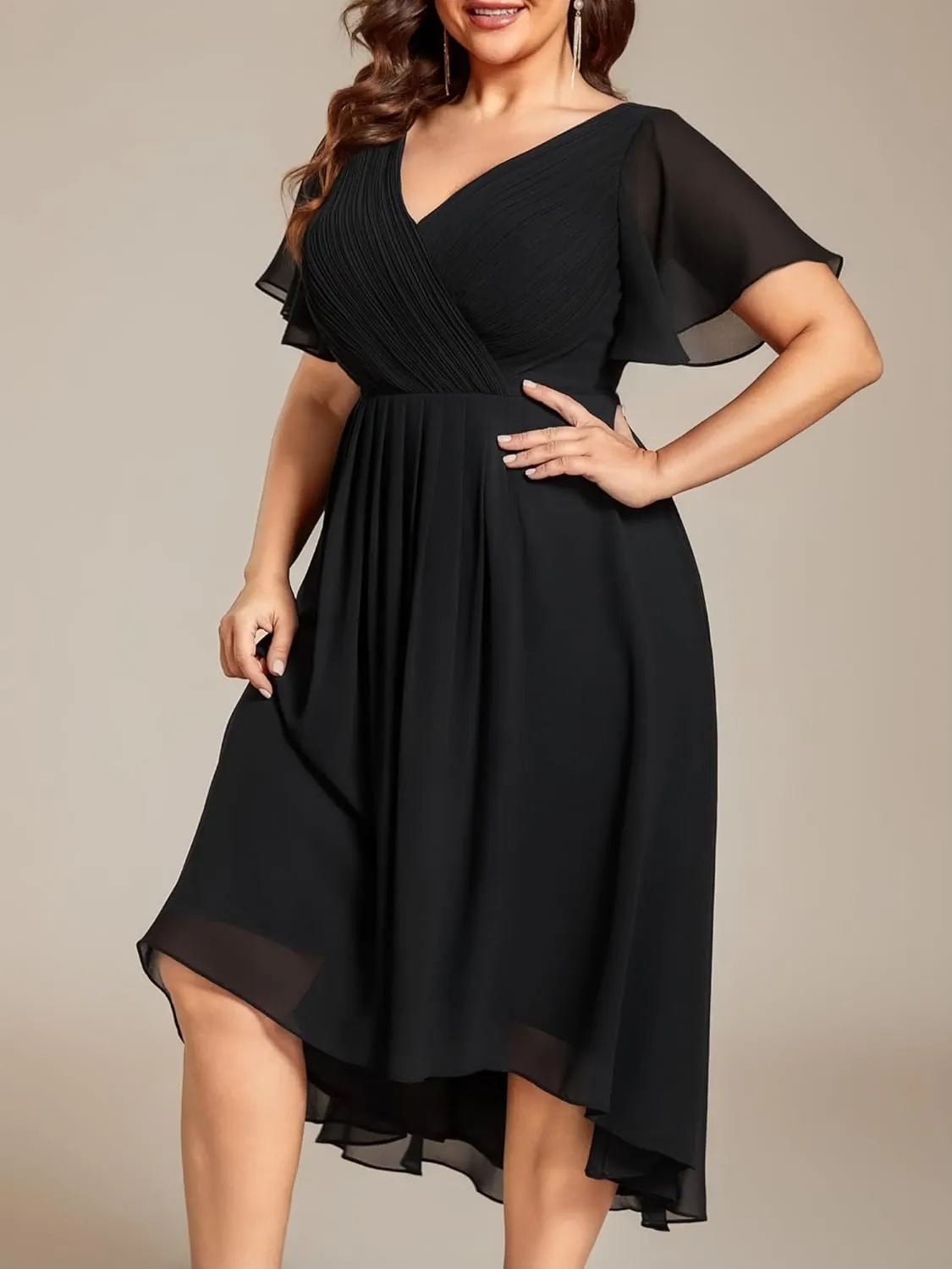 Ever-Pretty Plus Women‘s Short Sleeves V Neck A Line Chiffon Knee Length Plus Size Cocktail Dress for Curvy Women