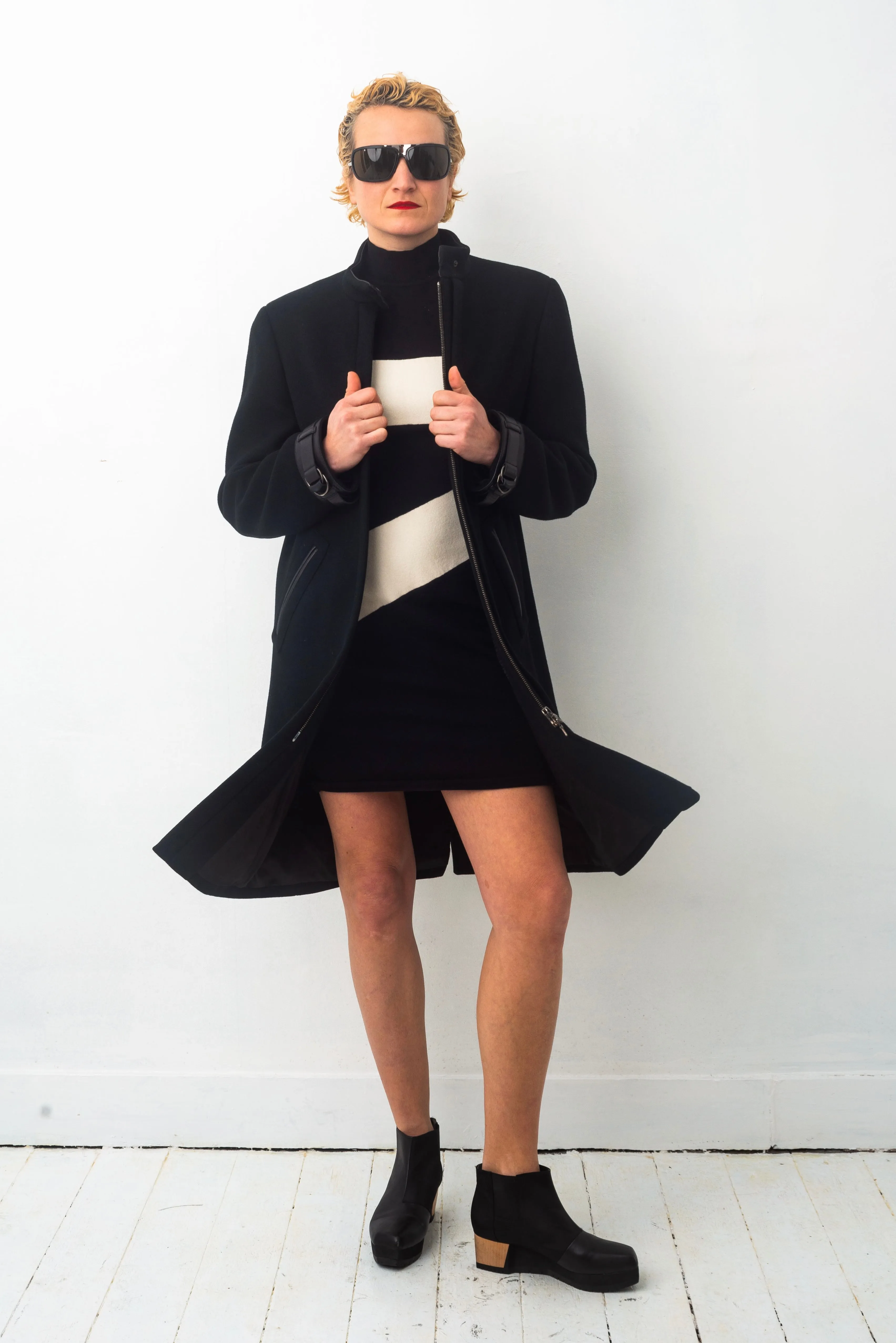 Thierry Mugler 90’s wool knit black and white  bodycon dress with zipper chest opening