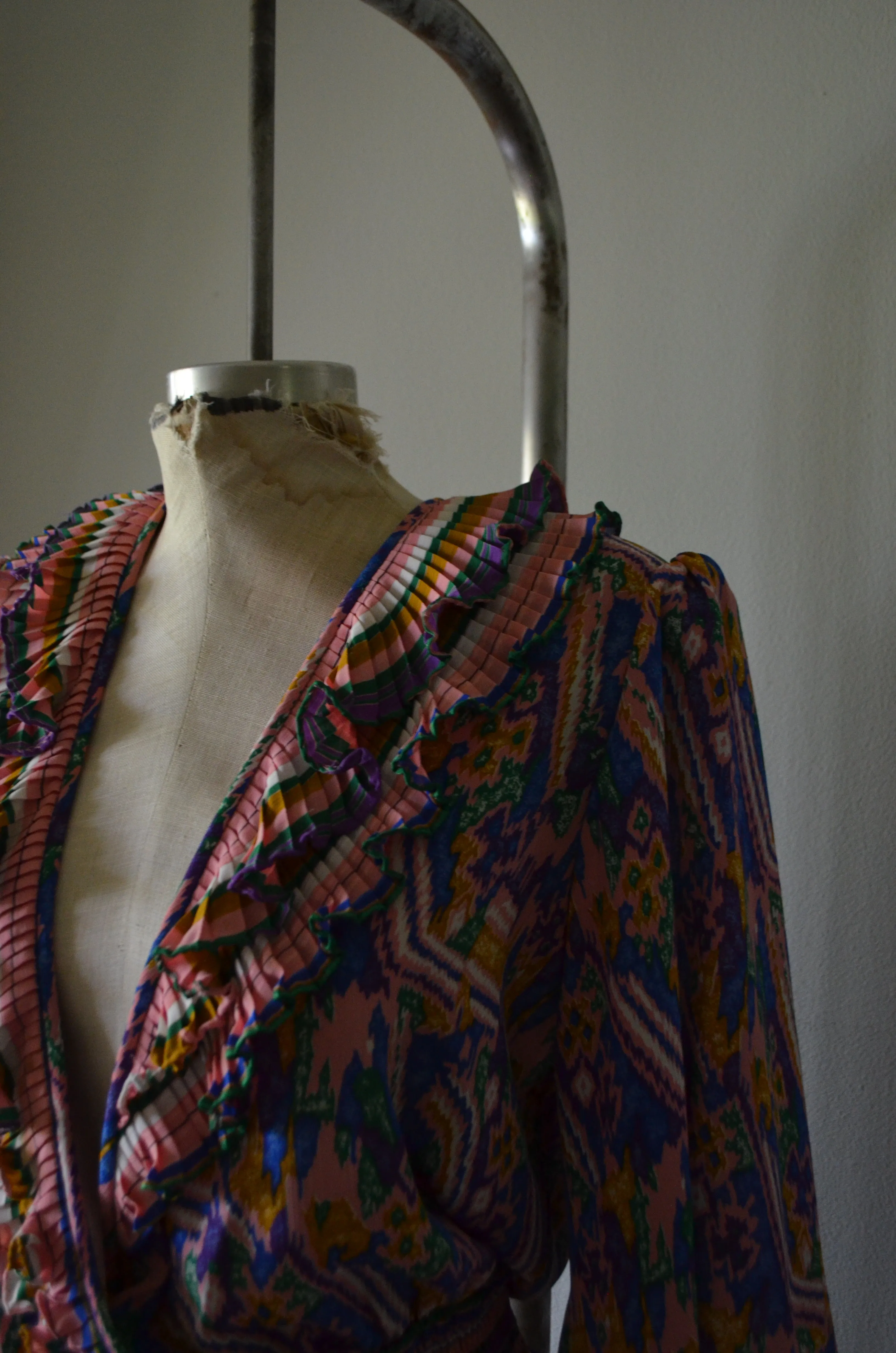 VINTAGE 1980 SUSAN FRAIN shoulder pads ruffle Open Front blouse